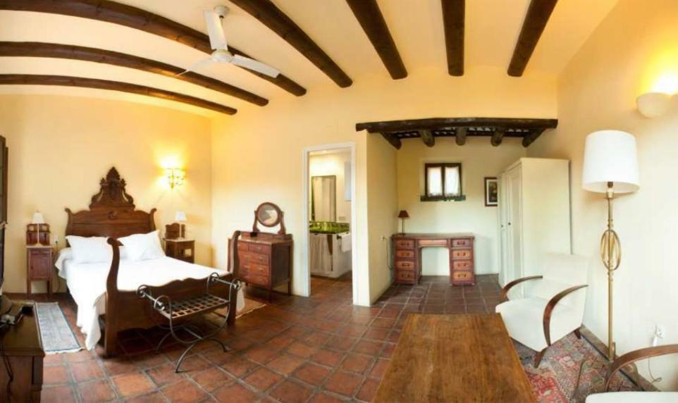 Hostal La Riera Торроэлья-де-Монгри Экстерьер фото