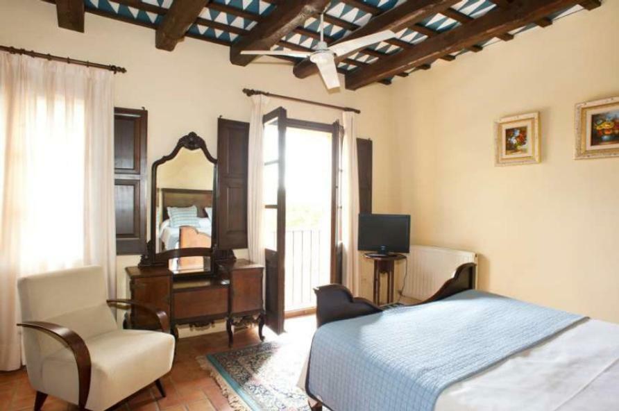 Hostal La Riera Торроэлья-де-Монгри Экстерьер фото